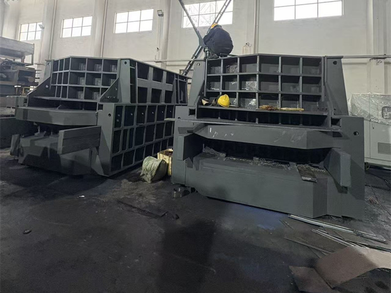 Mobile container shear machine Mobile container shear machine