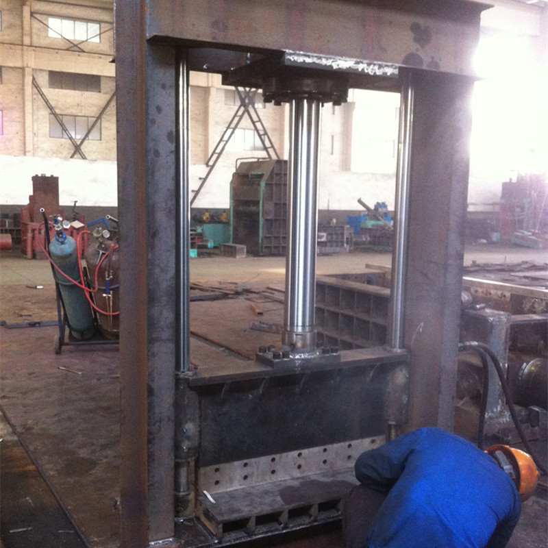 Gantry-type shearing machine Gantry-type shearing machine