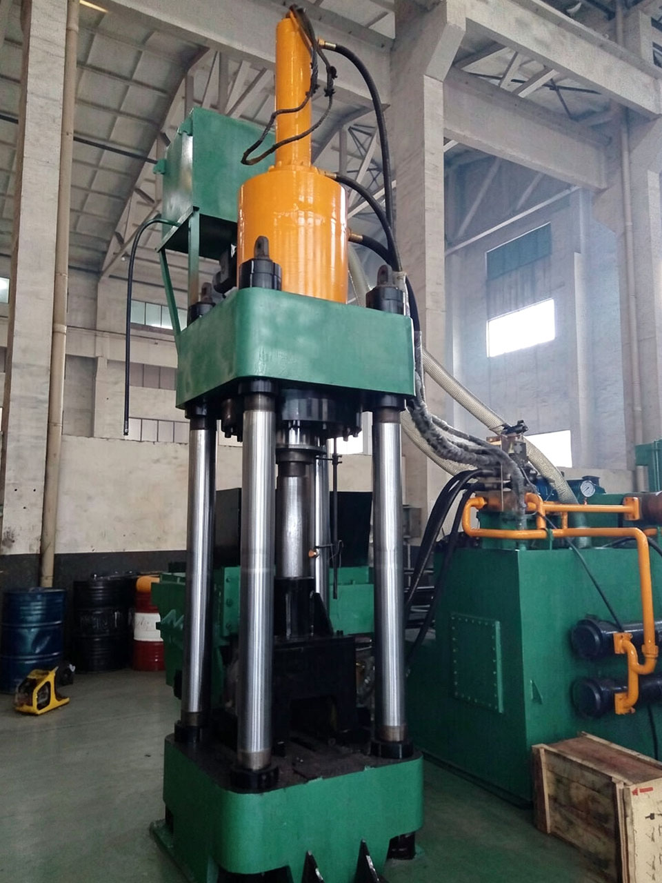 Briquetting machine for non-ferrous metals Briquetting machine for non-ferrous metals
