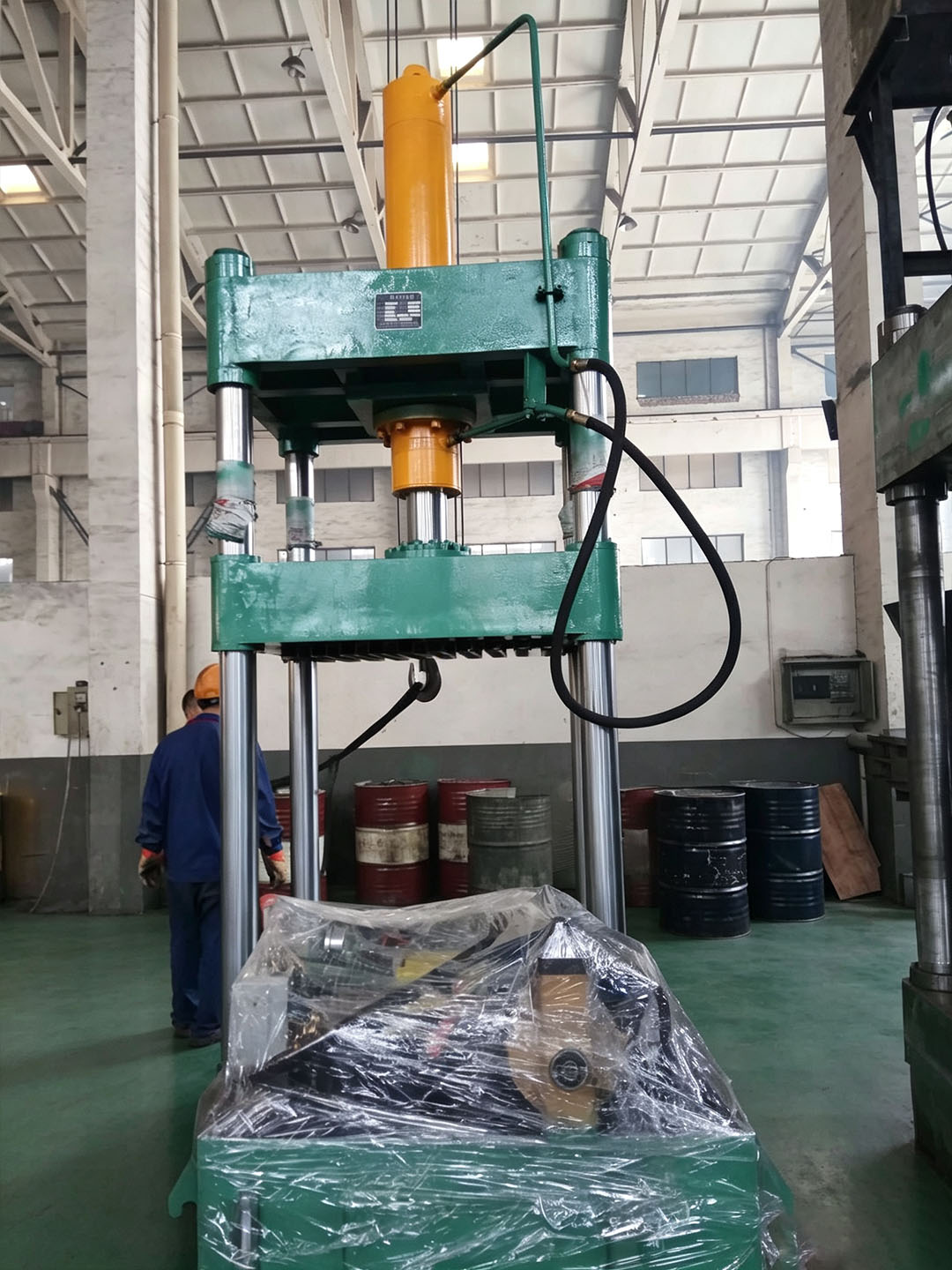 Four-column press machine Four-column press machine